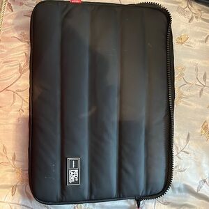 Entranta laptop case